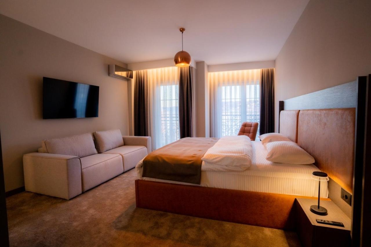 Downtown Apartments Prishtinë Ngoại thất bức ảnh