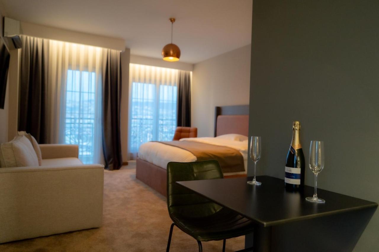 Downtown Apartments Prishtinë Ngoại thất bức ảnh