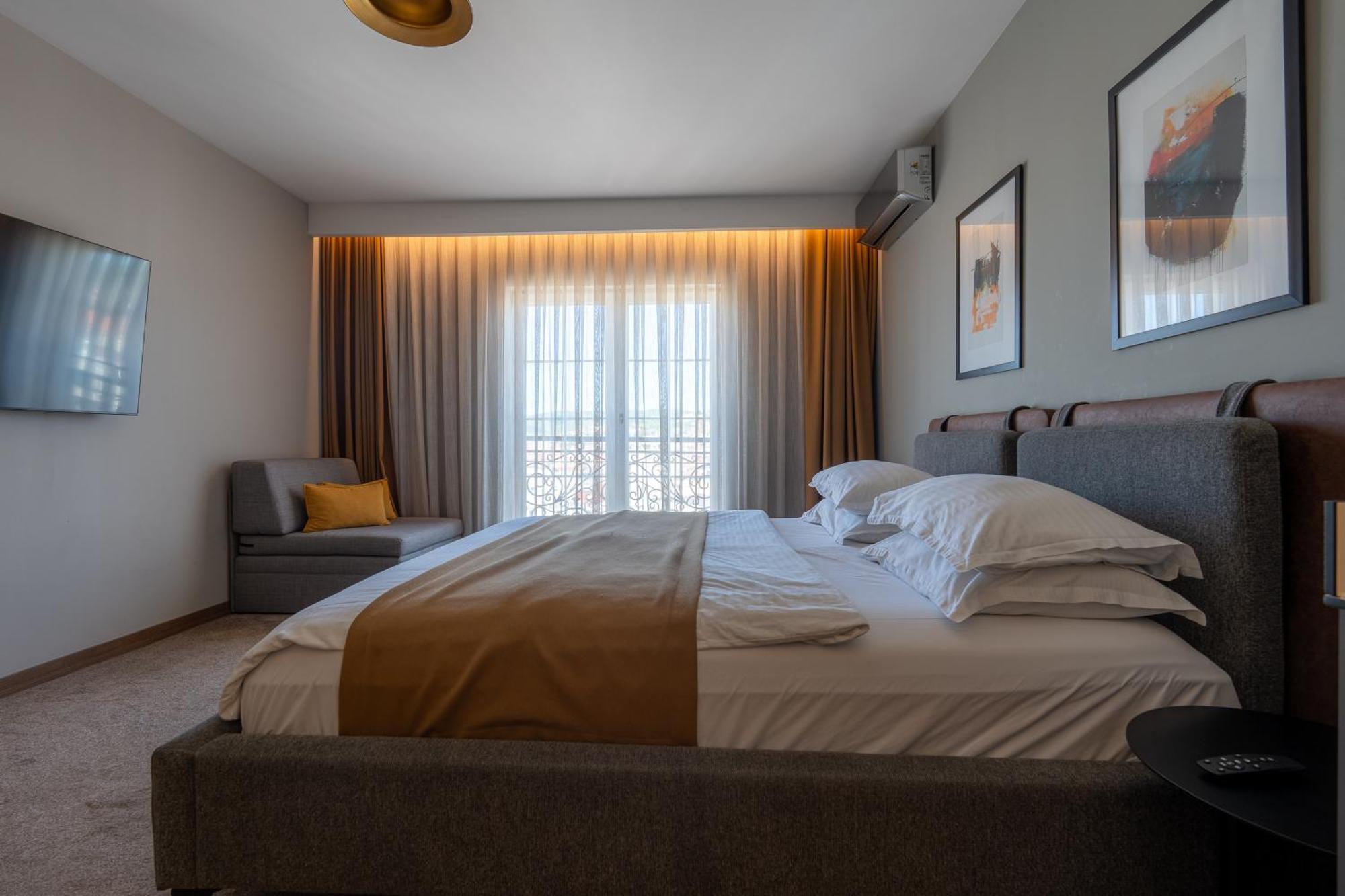 Downtown Apartments Prishtinë Ngoại thất bức ảnh