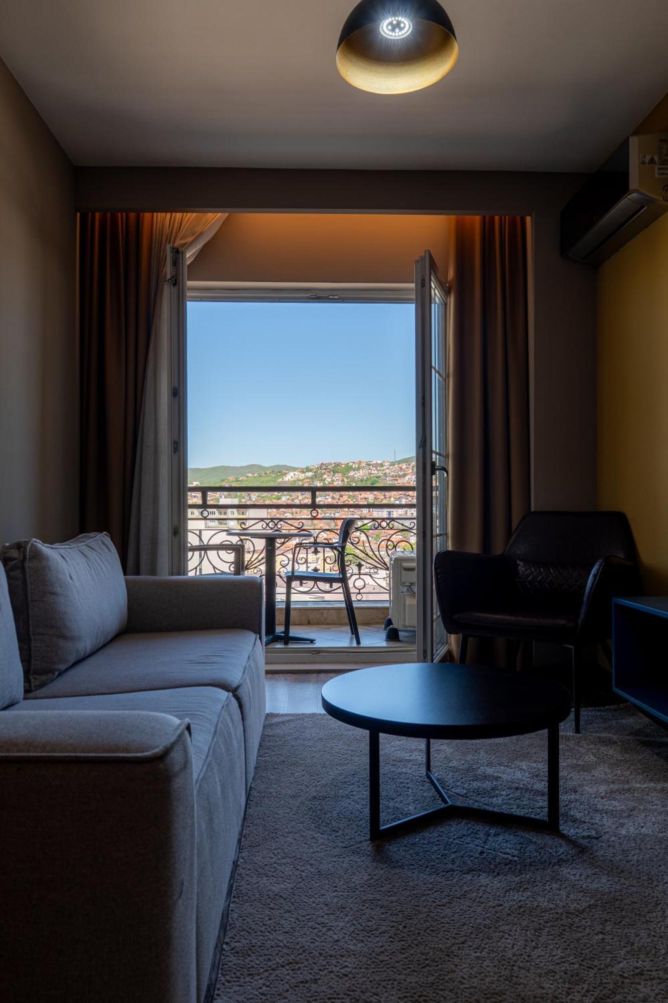 Downtown Apartments Prishtinë Ngoại thất bức ảnh