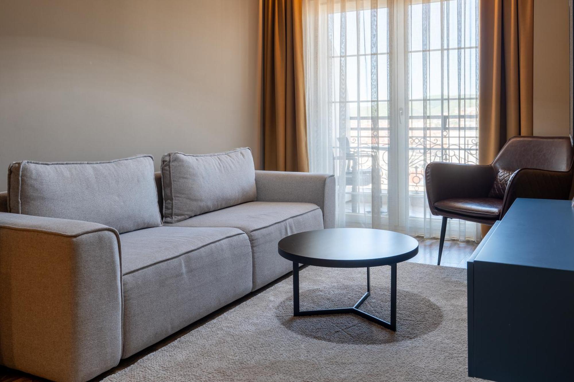 Downtown Apartments Prishtinë Ngoại thất bức ảnh